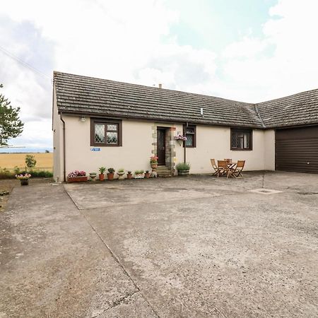 Courtyard Cottage Duns Экстерьер фото