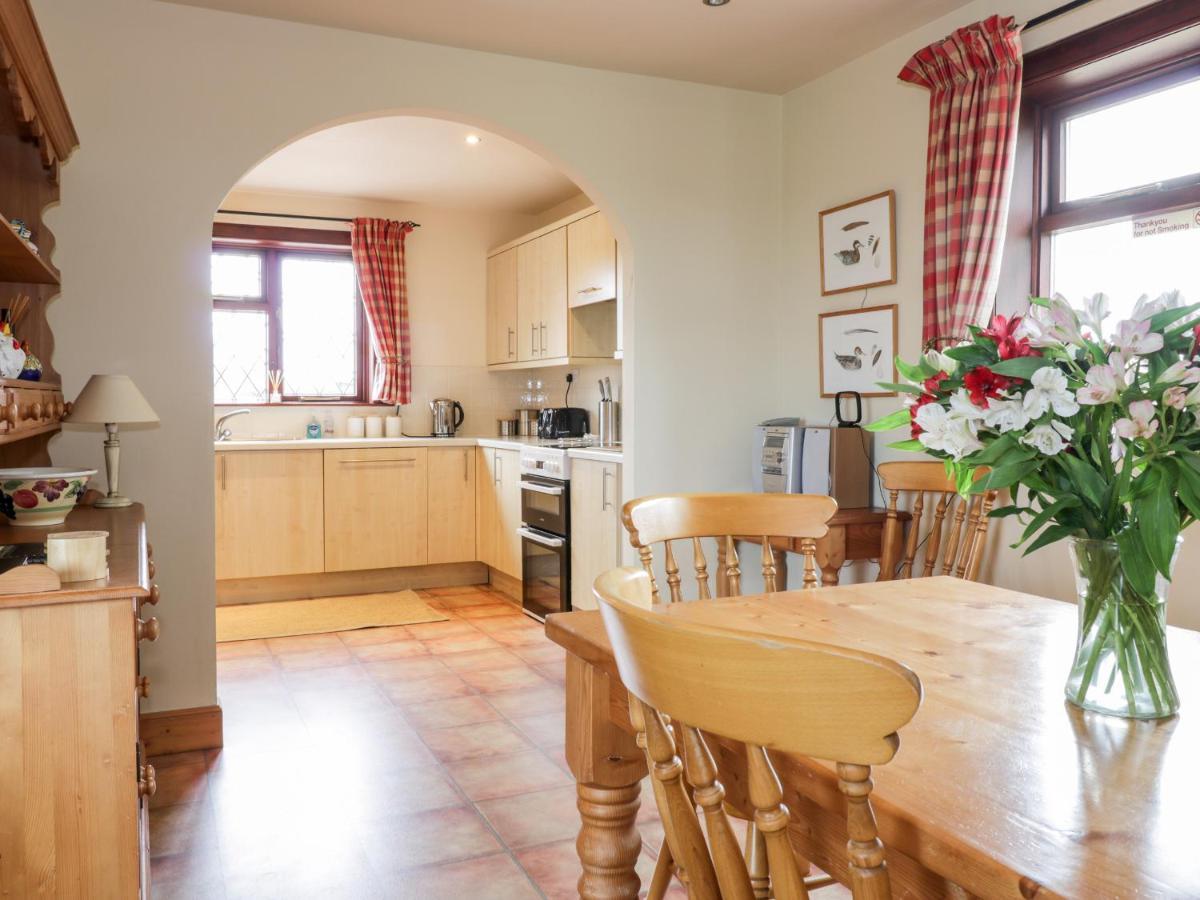 Courtyard Cottage Duns Экстерьер фото