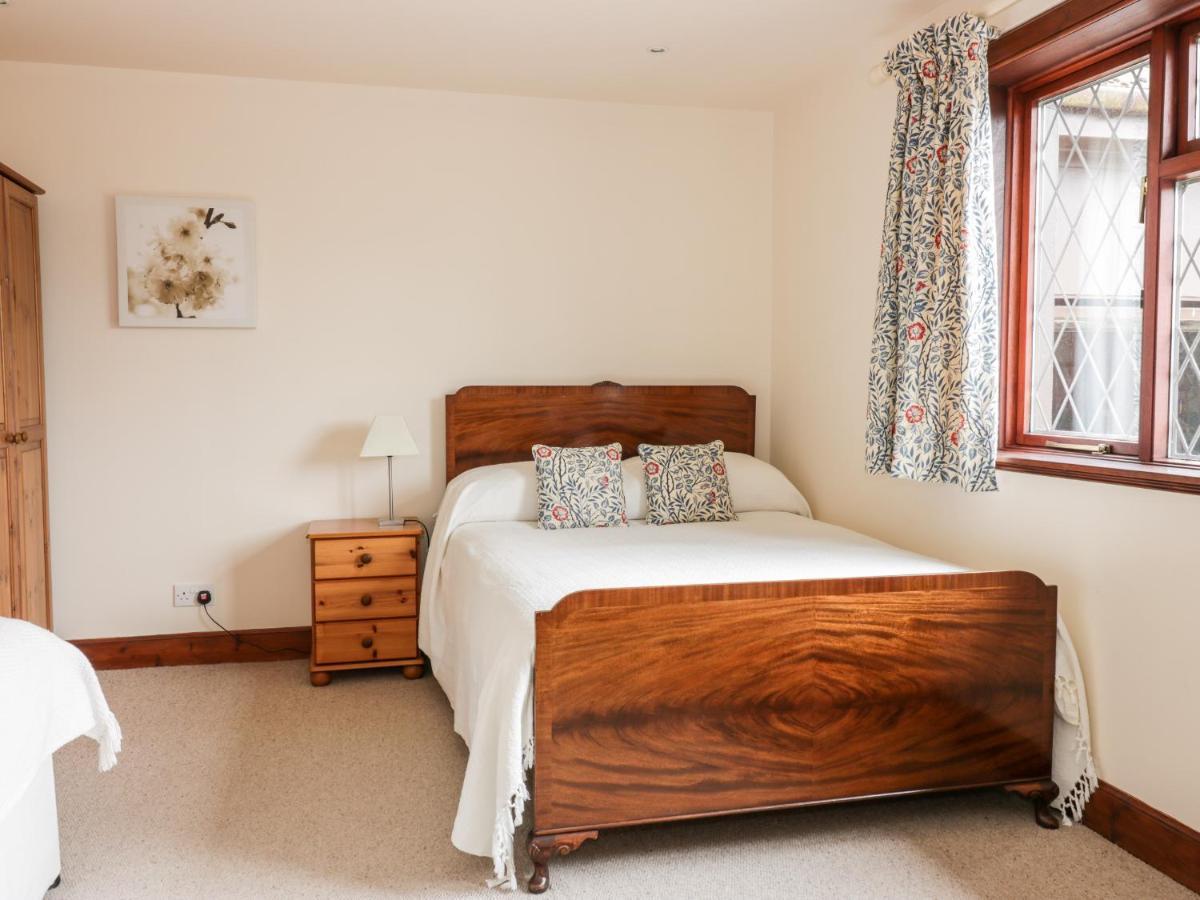 Courtyard Cottage Duns Экстерьер фото