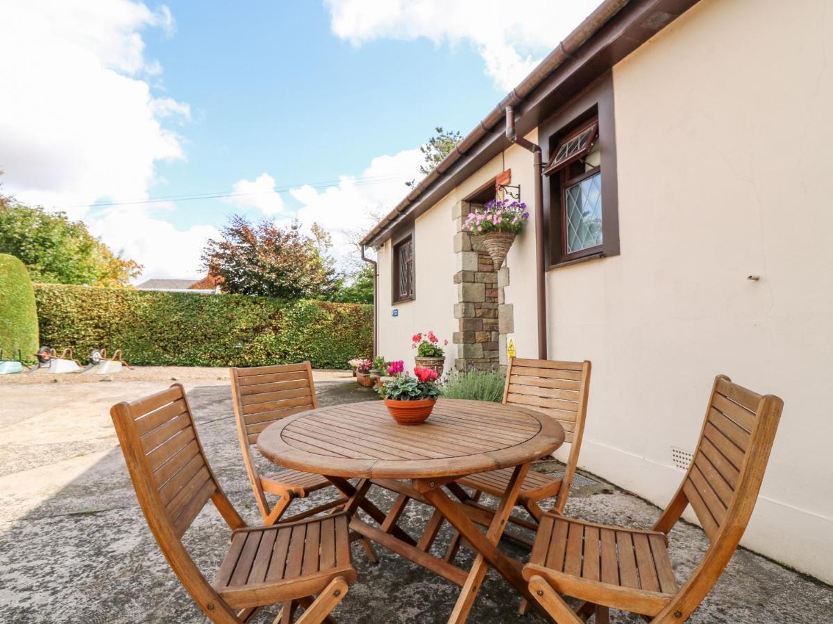 Courtyard Cottage Duns Экстерьер фото